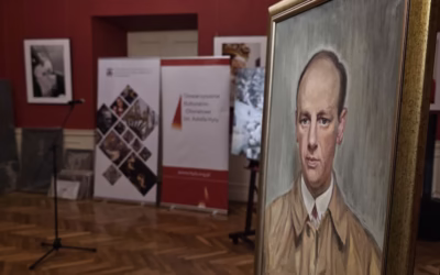 Powierzenie Muzeum Archidiecezjalnemu niesakralnych dzieł Adolfa Hyły oraz pamiątek i fotografii związanych z artystą.